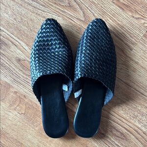 Universal Thread Black Woven Mules